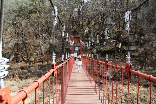 중선암으로 향하는  출렁다리